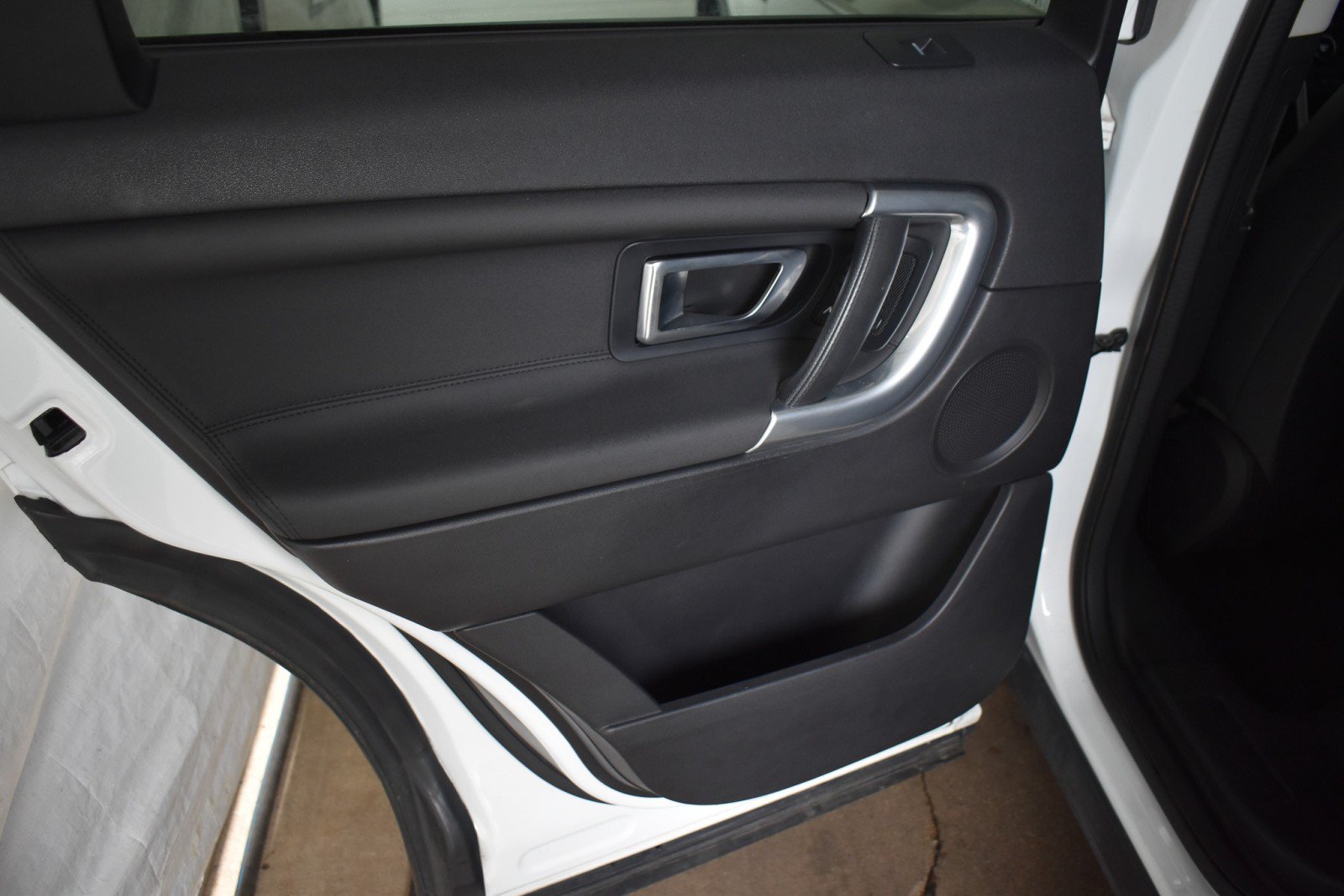 Used 2019 Land Rover Discovery Sport HSE AWD/4WD image 29