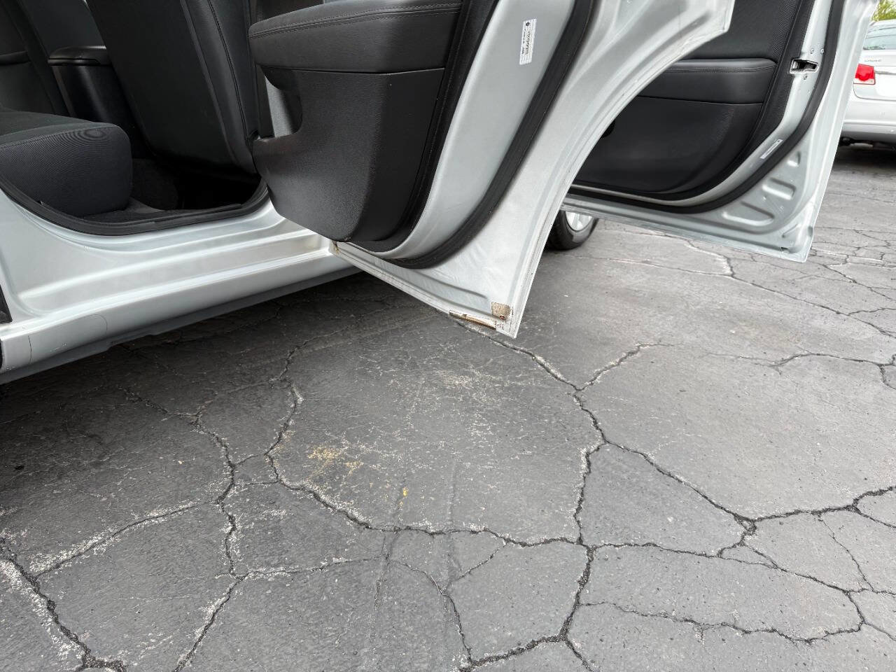 Used 2011 Chrysler 200 LX FWD image 11