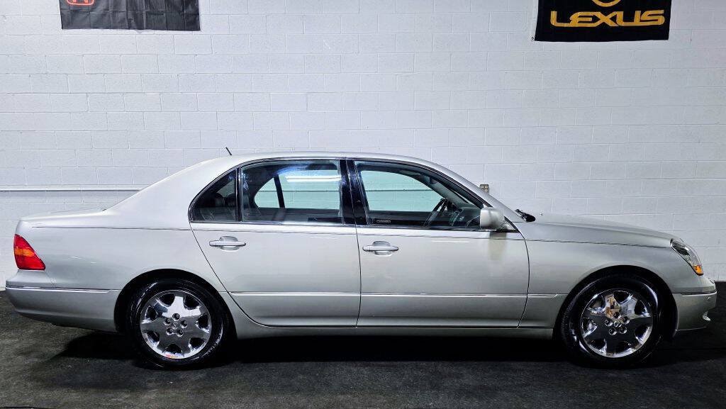 Used 2002 Lexus LS 430 RWD image 2