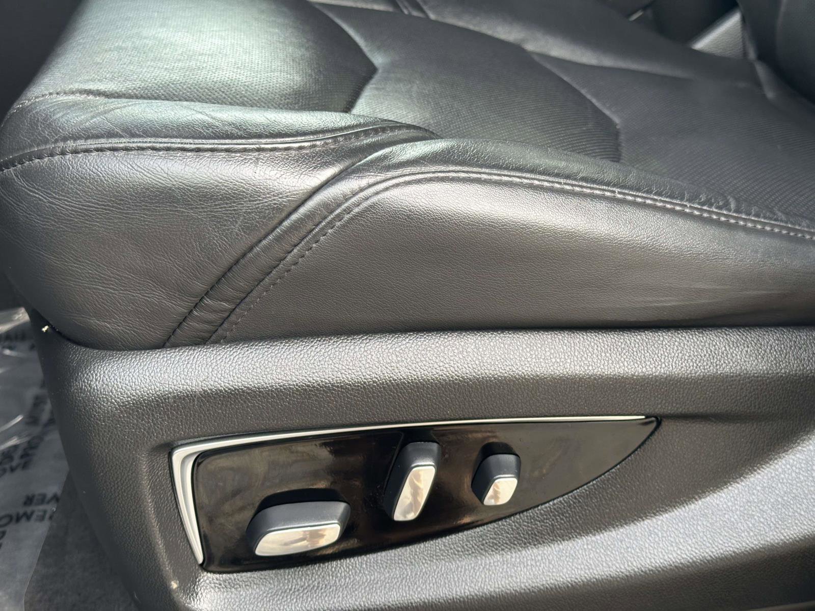 Used 2020 Cadillac Escalade ESV Premium Luxury image 21