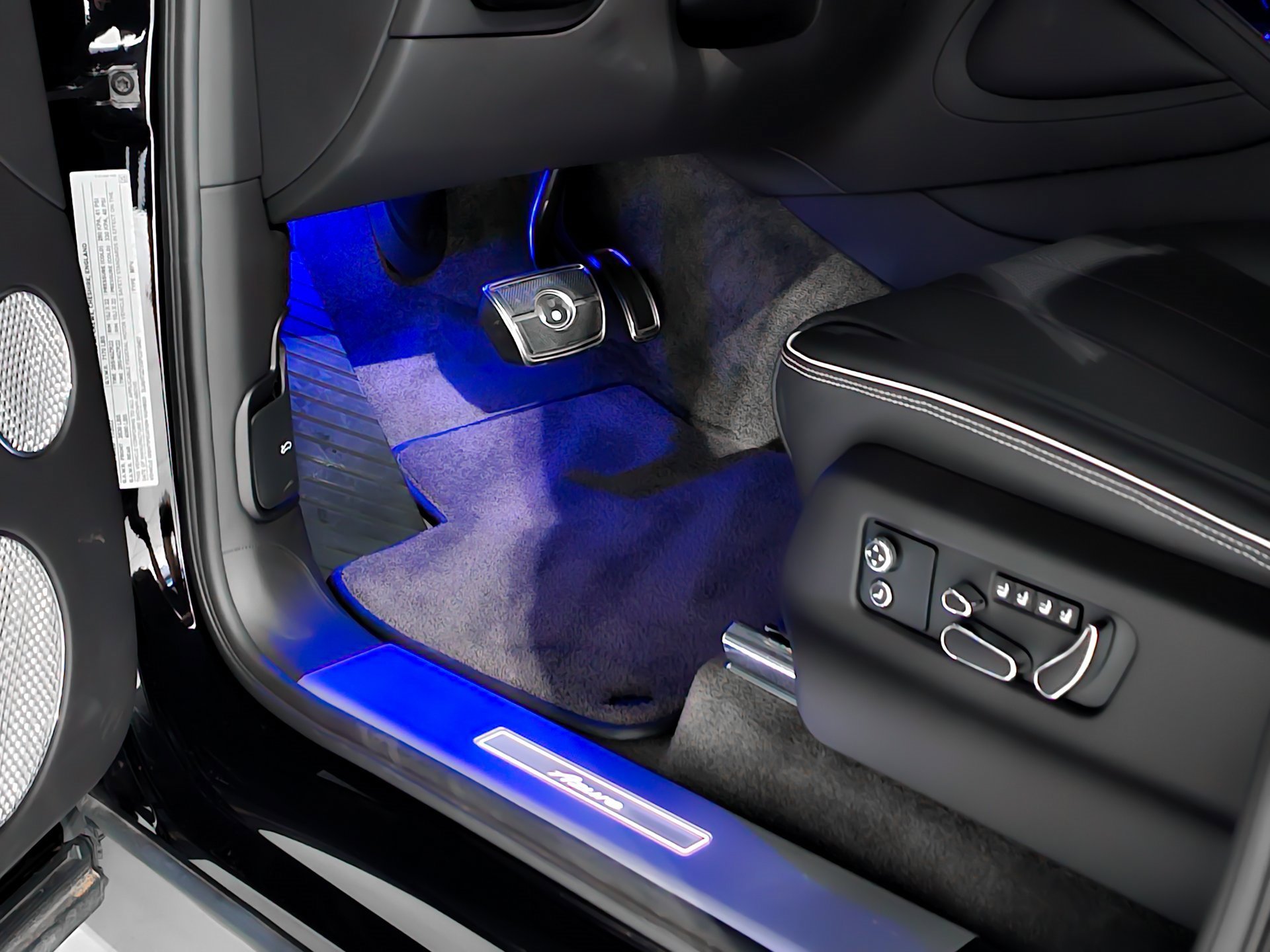 Used 2023 Bentley Bentayga Extended Wheelbase image 44