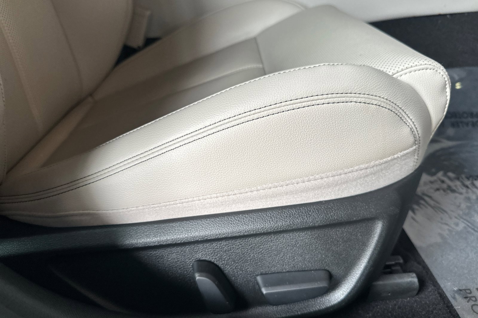 Used 2023 Genesis G70 2.0T image 22