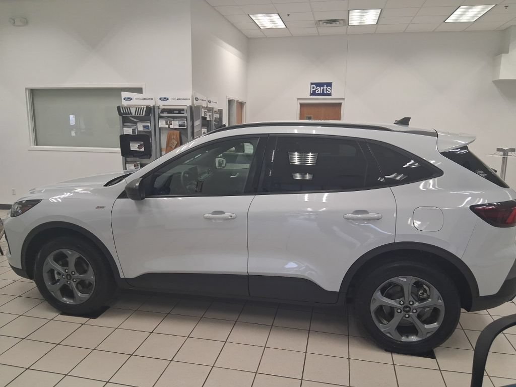 Used 2025 Ford Escape ST-Line AWD/4WD image 5