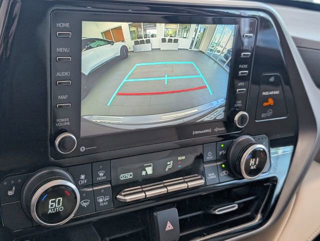 Used 2022 Toyota Highlander XLE FWD image 19