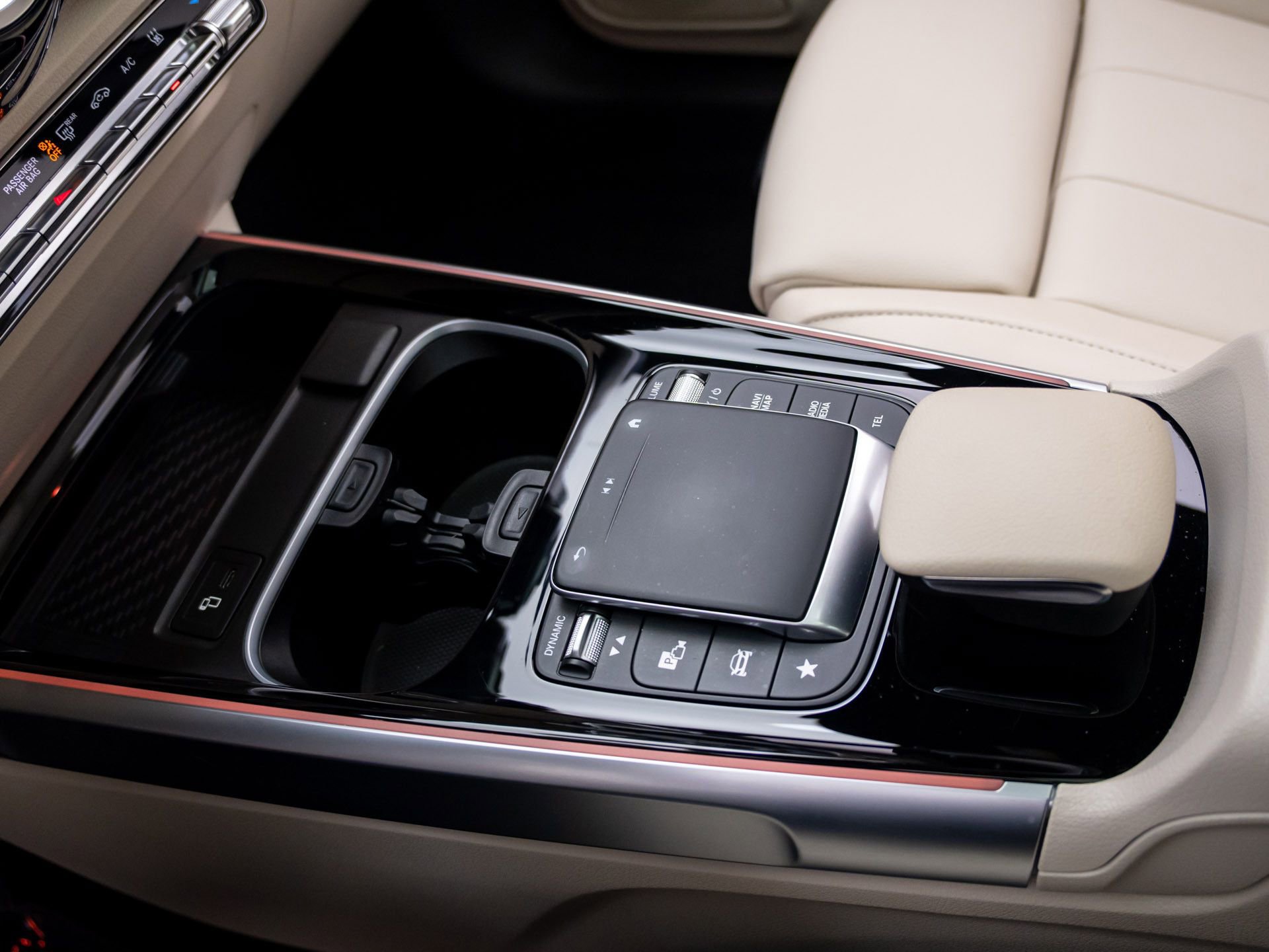 Used 2023 Mercedes-Benz EQB 350 4MATIC SUV image 12