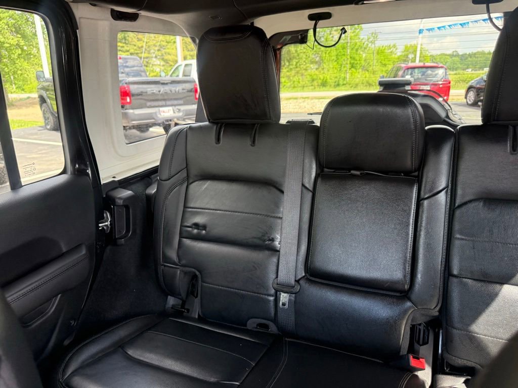 Used 2022 Jeep Wrangler Unlimited Sahara AWD/4WD image 30