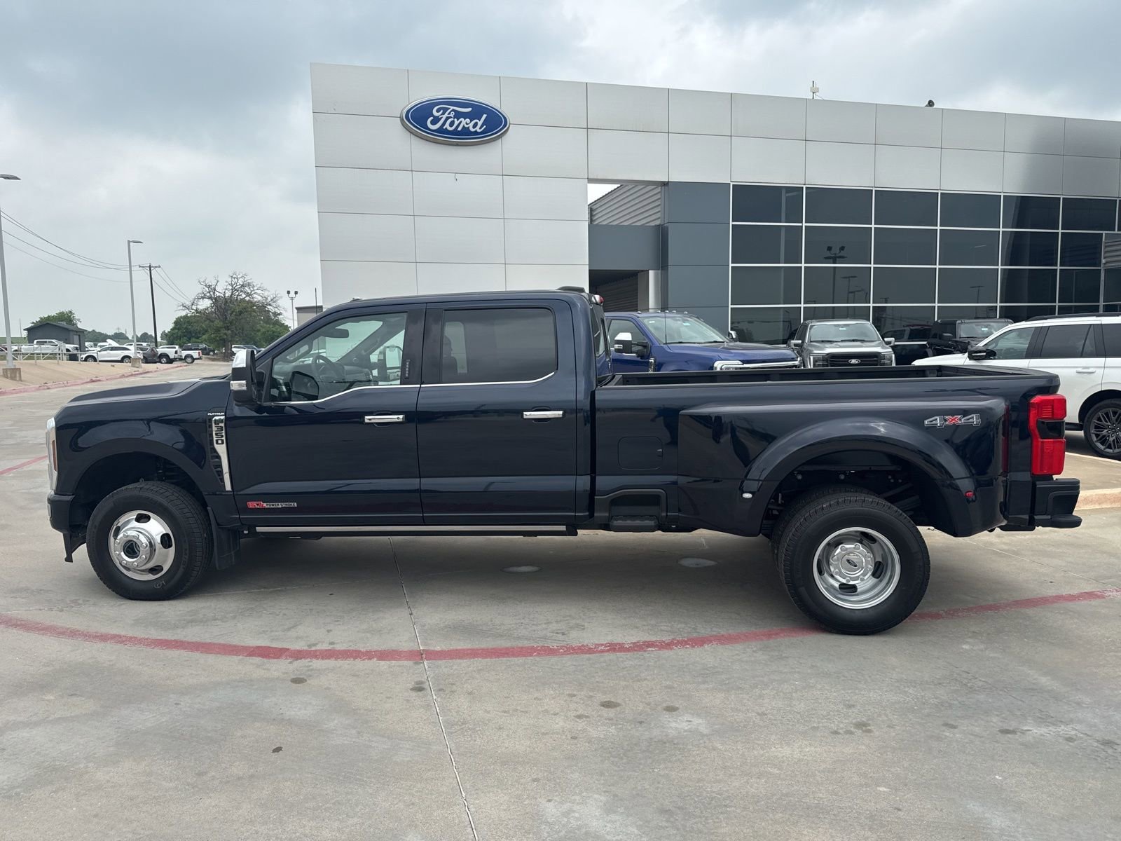 Used 2024 Ford F350 Platinum AWD/4WD image 9