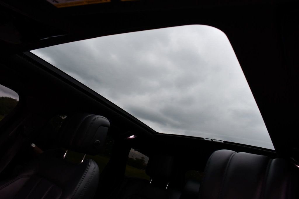 Used 2020 Land Rover Range Rover Sport SE image 47