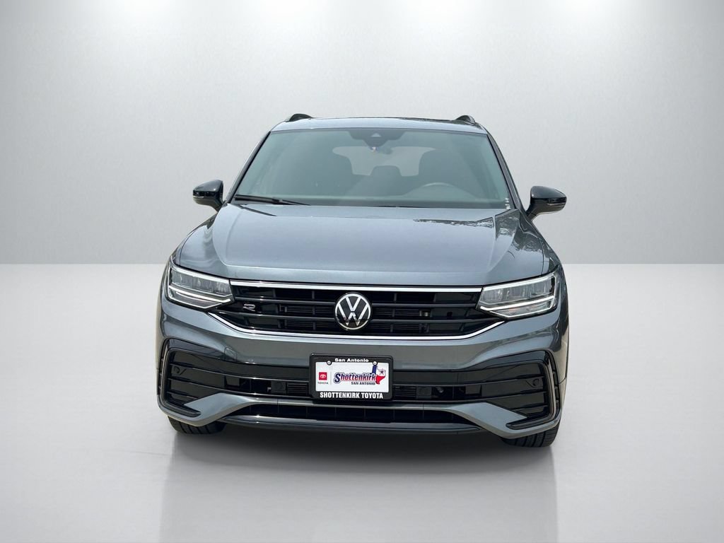 Used 2024 Volkswagen Tiguan SE R-Line FWD image 2