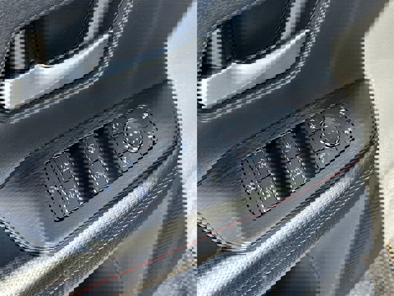 New 2026 Nissan Kicks SR image 29