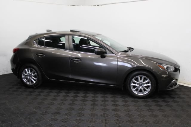 Used 2015 MAZDA MAZDA3 i Touring w/ Technology Package FWD image 4