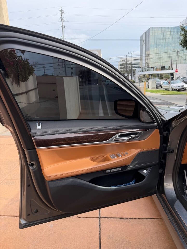 Used 2018 BMW 750i image 36