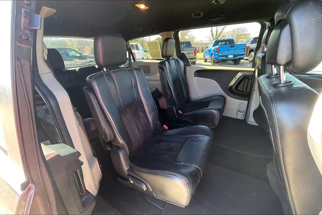 Used 2017 Dodge Grand Caravan SXT image 25