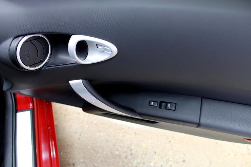 Used 2004 Nissan 350Z Touring w/ Cargo Convenience Pkg image 32