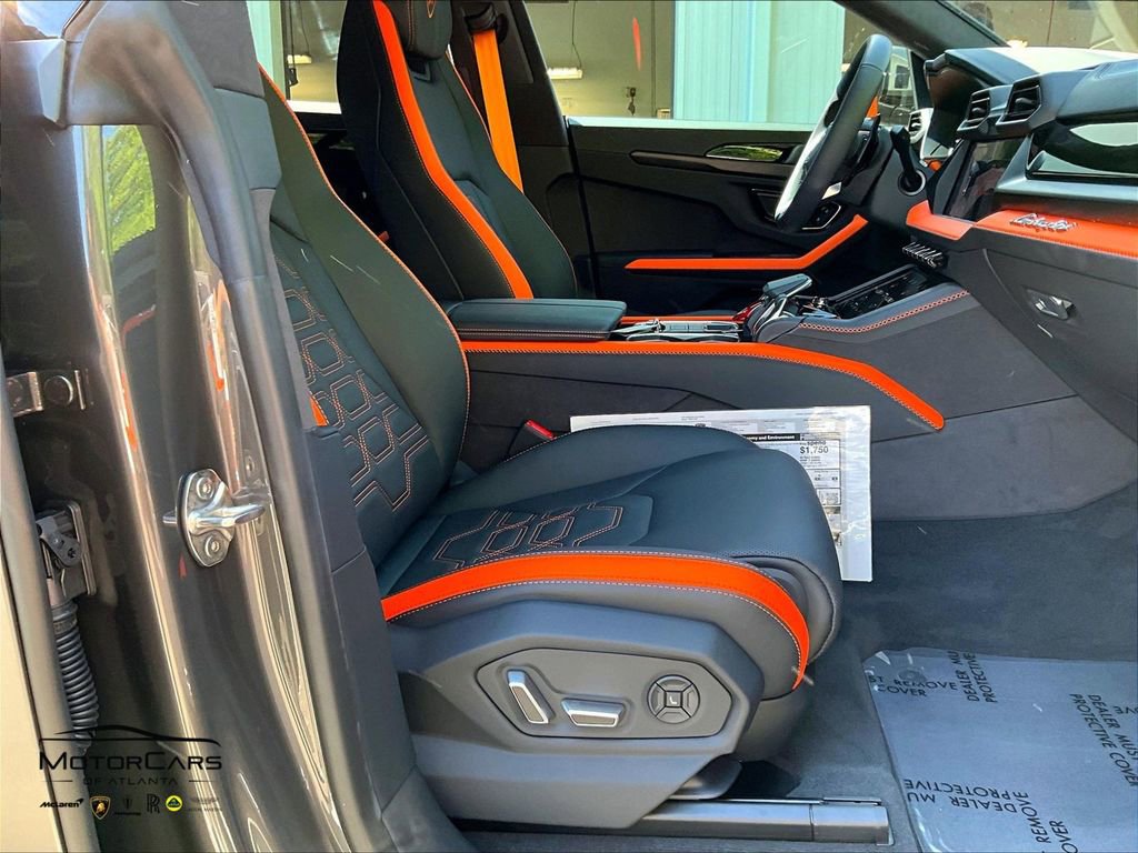 Used 2025 Lamborghini Urus SE image 9