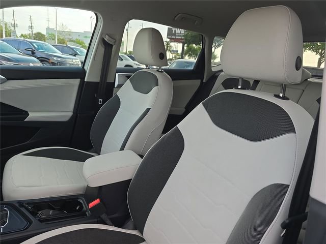 Used 2025 Volkswagen Taos SE image 15