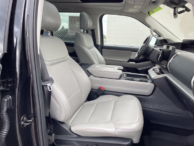 Used 2025 Ford Expedition Active AWD/4WD image 46