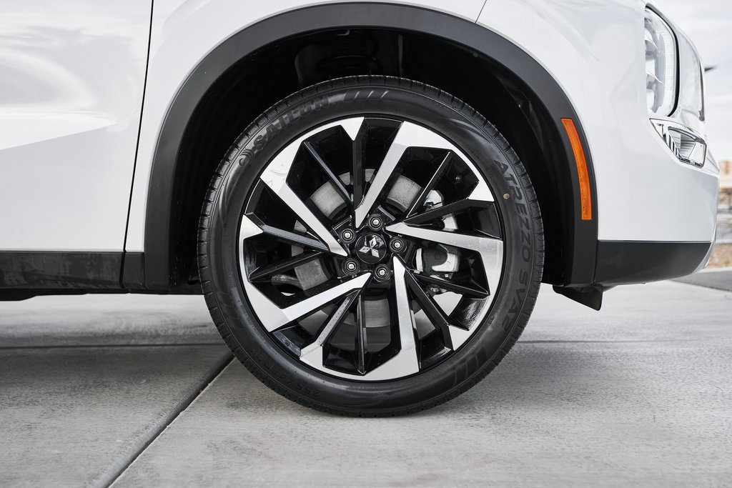 Used 2023 Mitsubishi Outlander SE image 10