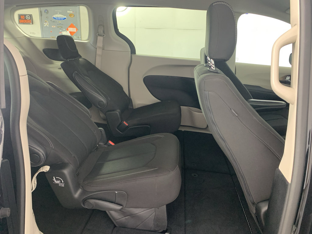 Used 2023 Chrysler Voyager LX FWD image 33