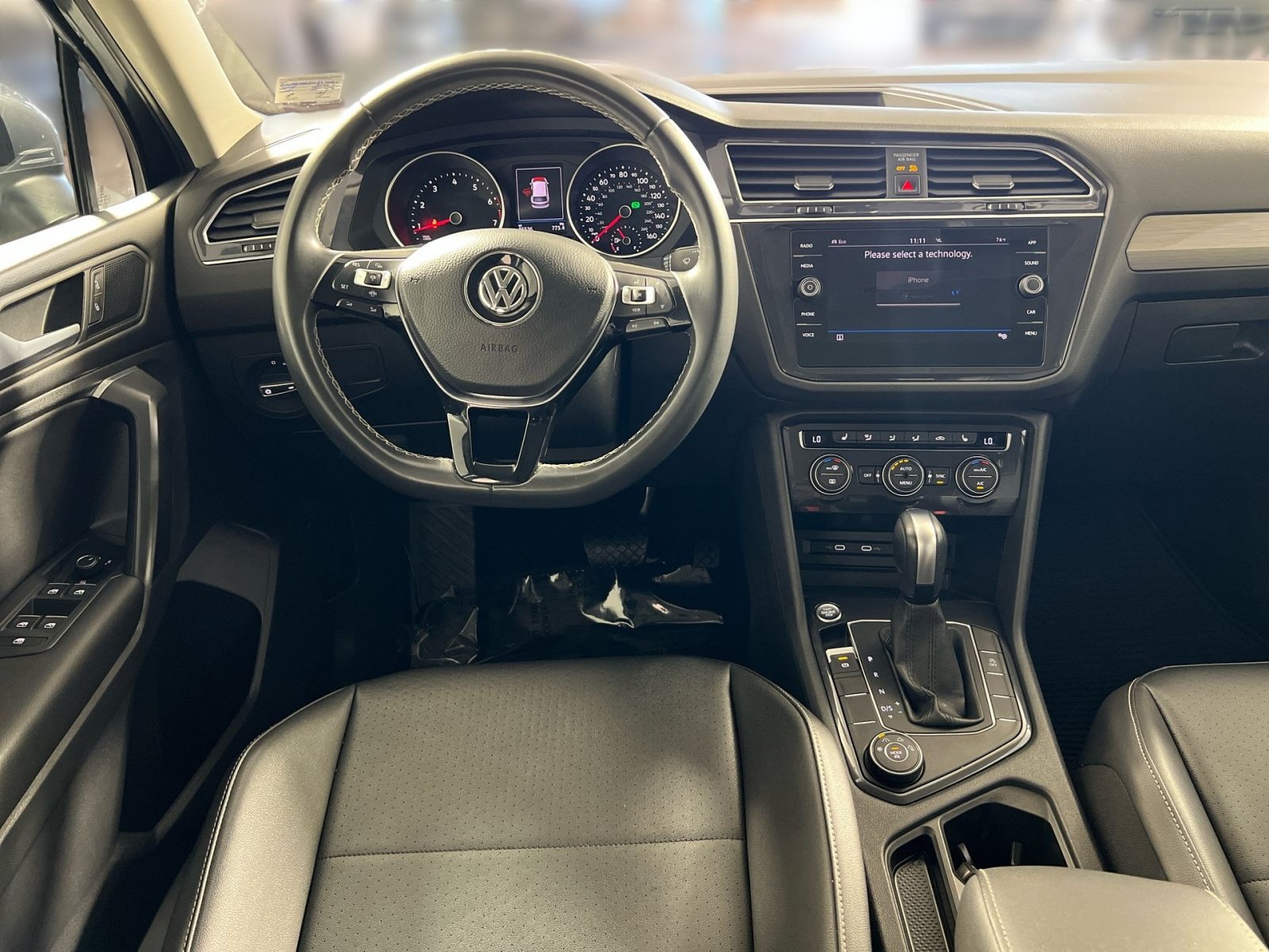 Used 2021 Volkswagen Tiguan SE w/ Panoramic Sunroof Package AWD/4WD image 23