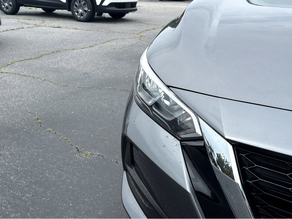 Used 2023 Nissan Sentra SV w/ SV Premium Package FWD image 4