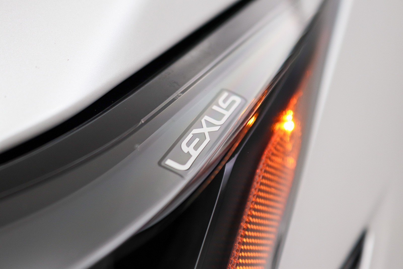 Used 2024 Lexus ES 300h w/ Luxury Package FWD image 36