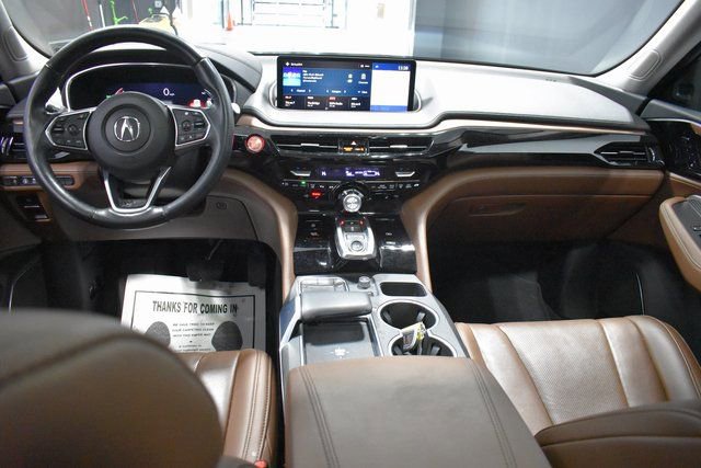 Used 2023 Acura MDX SH-AWD w/ Technology Package image 4