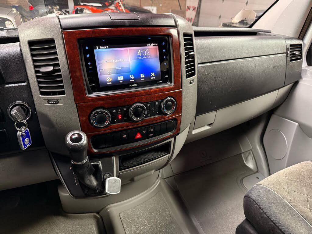 Used 2015 Freightliner Sprinter 2500 RWD image 14