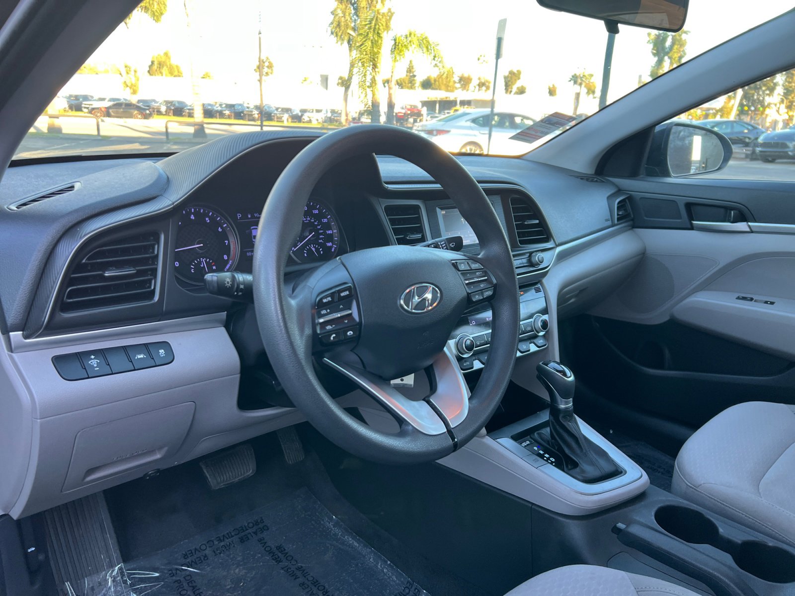 Used 2020 Hyundai Elantra SE FWD image 17