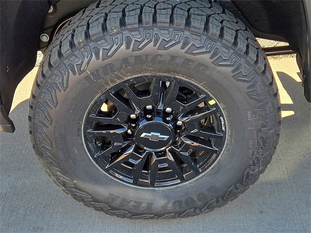 New 2026 Chevrolet Silverado 2500 ZR2 w/ LPO, Dark Essentials Package image 7