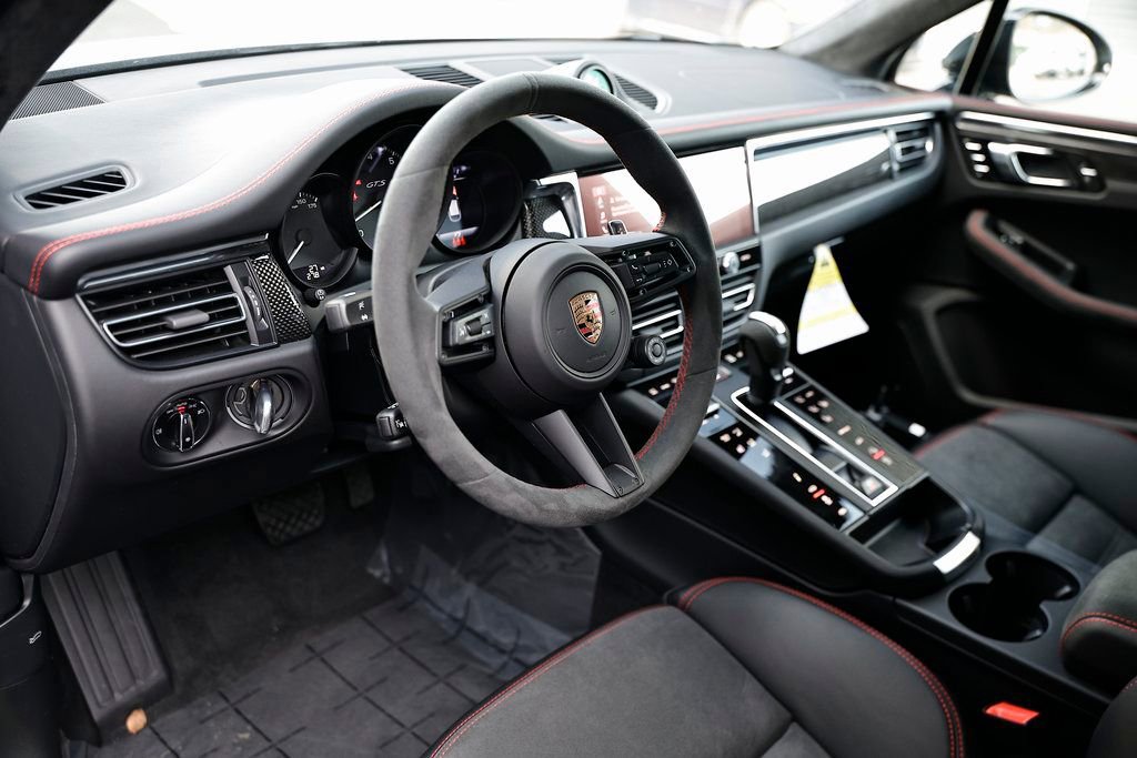 New 2026 Porsche Macan GTS image 4