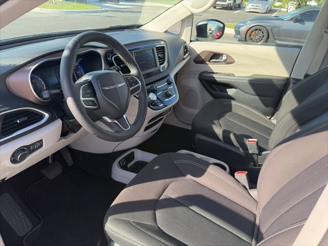 Used 2024 Chrysler Voyager LX FWD image 8