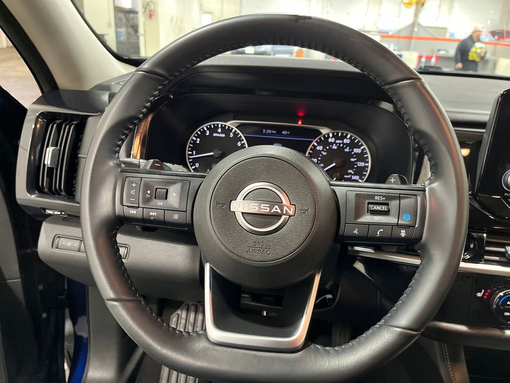 Used 2025 Nissan Pathfinder SV image 22