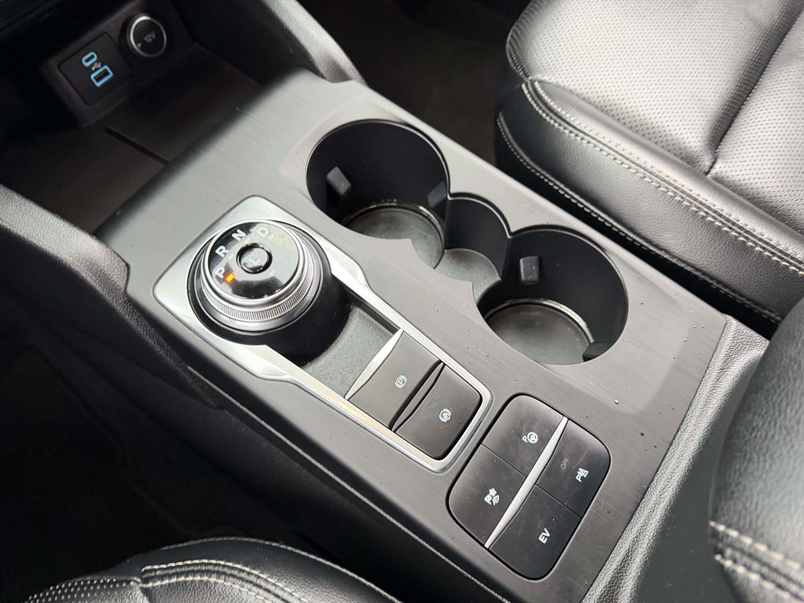 Used 2021 Ford Escape Titanium image 20