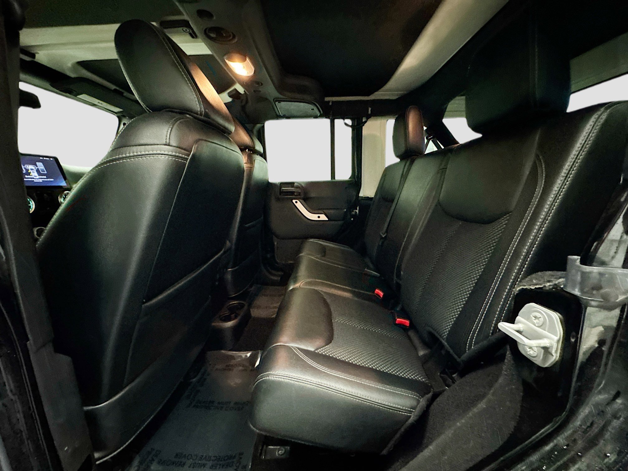 Used 2015 Jeep Wrangler Unlimited Sahara image 15