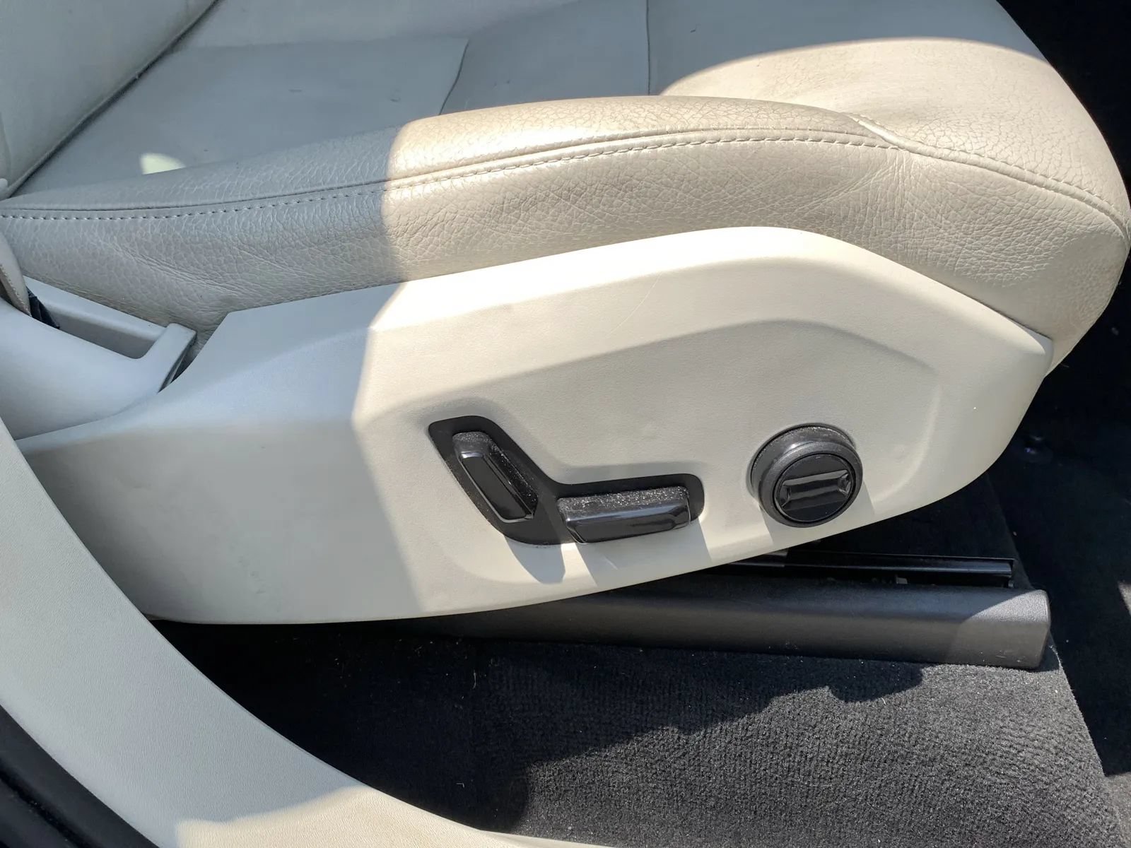 Used 2019 Volvo XC90 T5 Momentum w/ Protection Package Premier AWD/4WD image 28