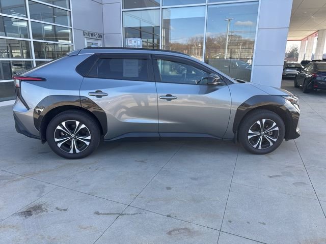 Used 2024 Toyota bZ4X XLE AWD/4WD image 8