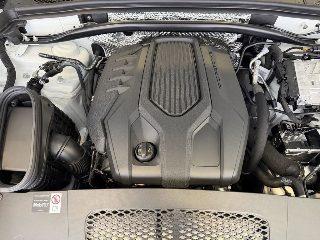 New 2026 Porsche Macan AWD/4WD image 27