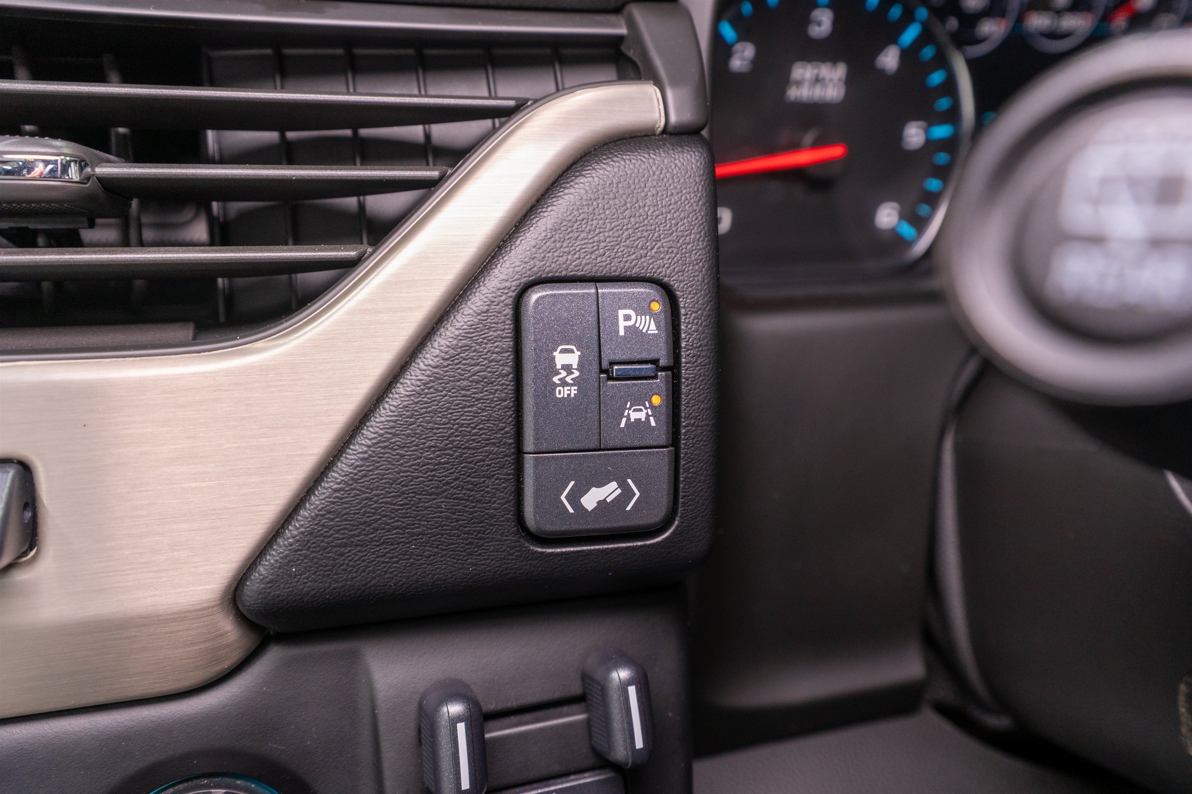 Used 2018 GMC Yukon Denali AWD/4WD image 30