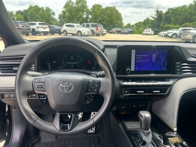 Used 2025 Toyota Camry SE FWD image 11
