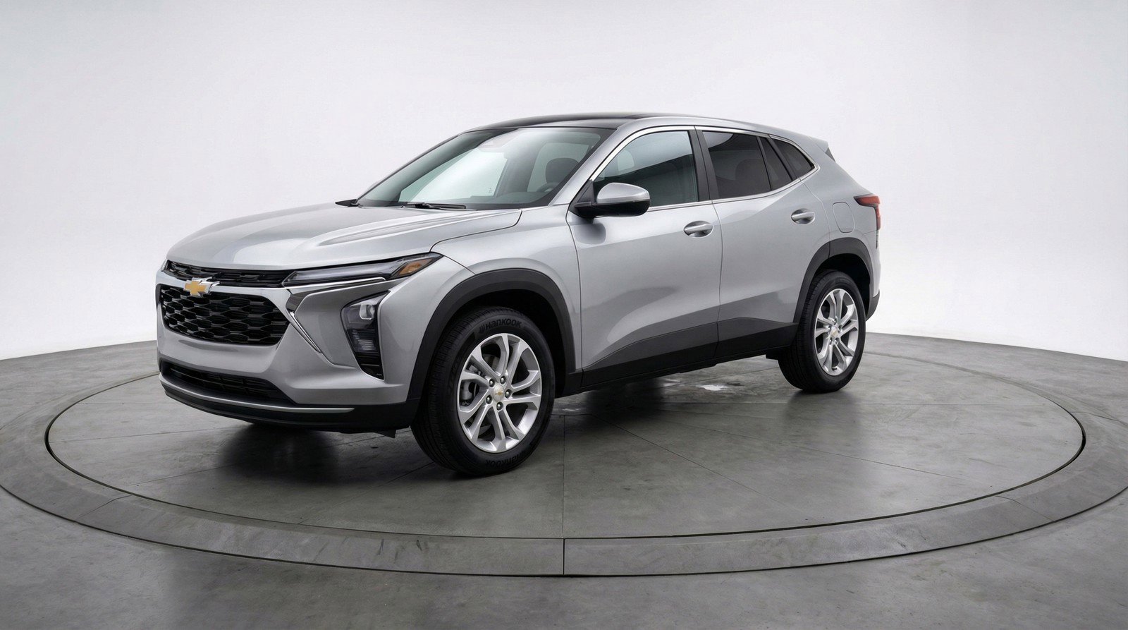 Used 2025 Chevrolet Trax LT FWD image 3