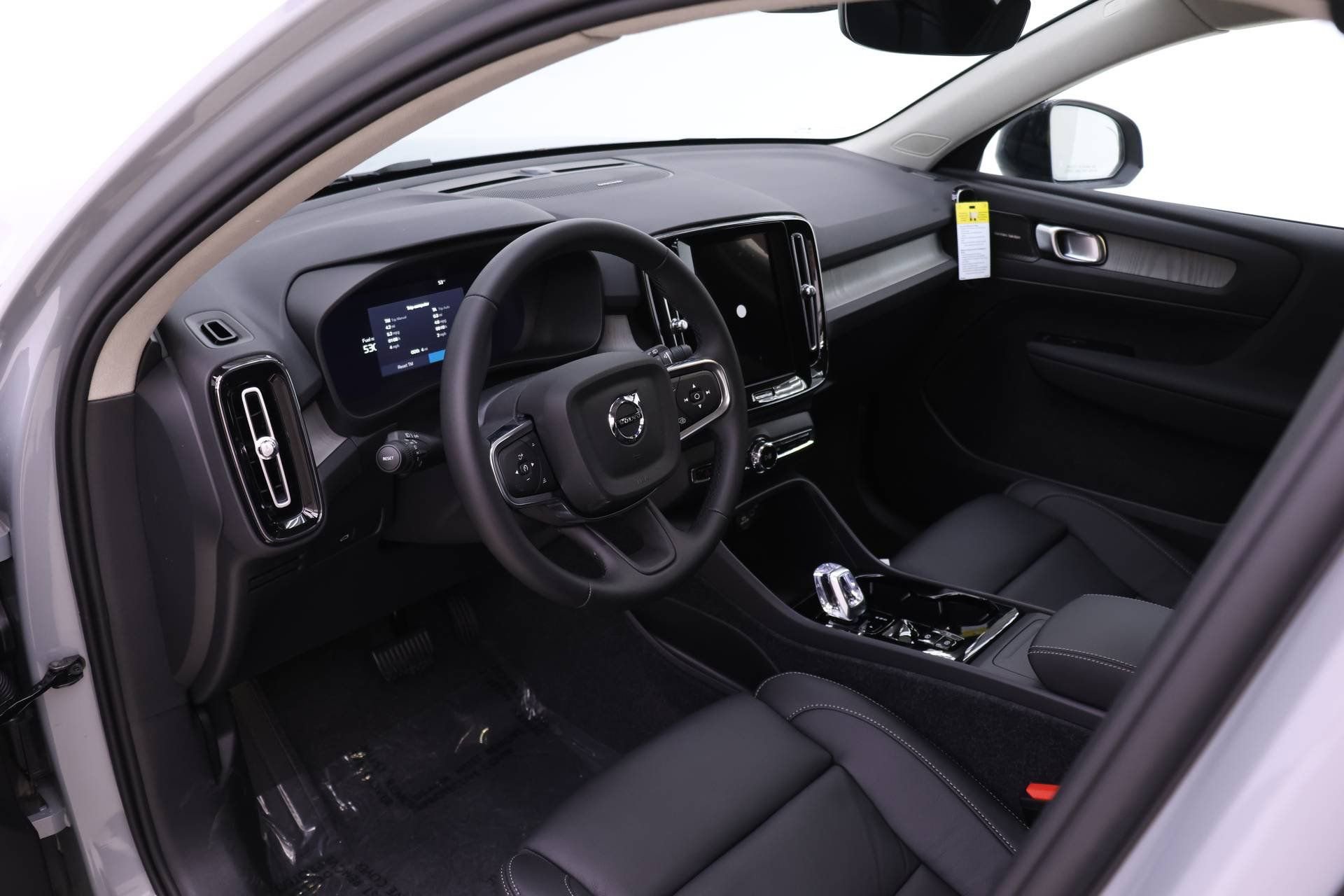 New 2026 Volvo XC40 B5 Plus w/ Protection Package Premier AWD/4WD image 6