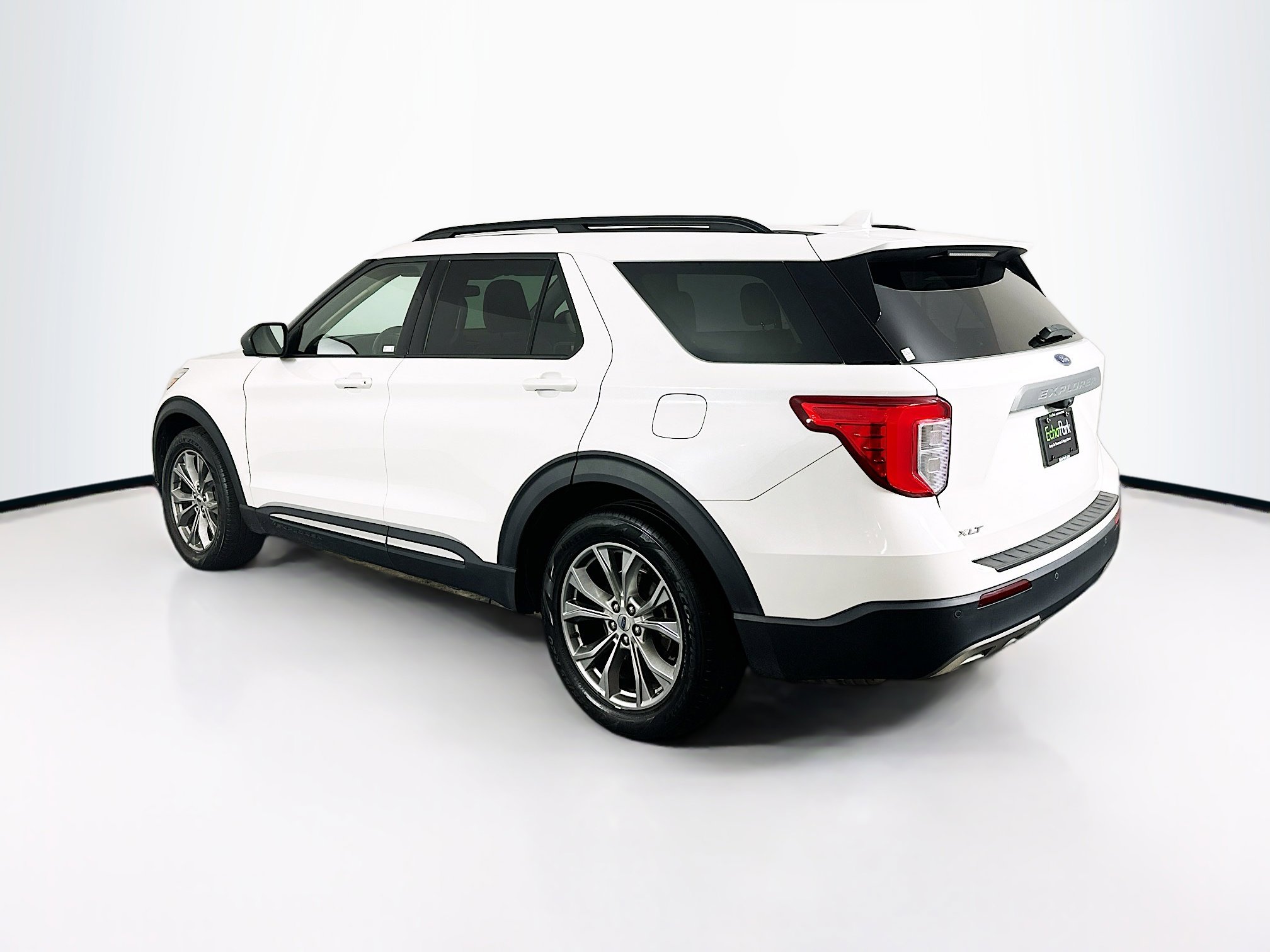 Used 2022 Ford Explorer XLT w/ Equipment Group 202A image 5