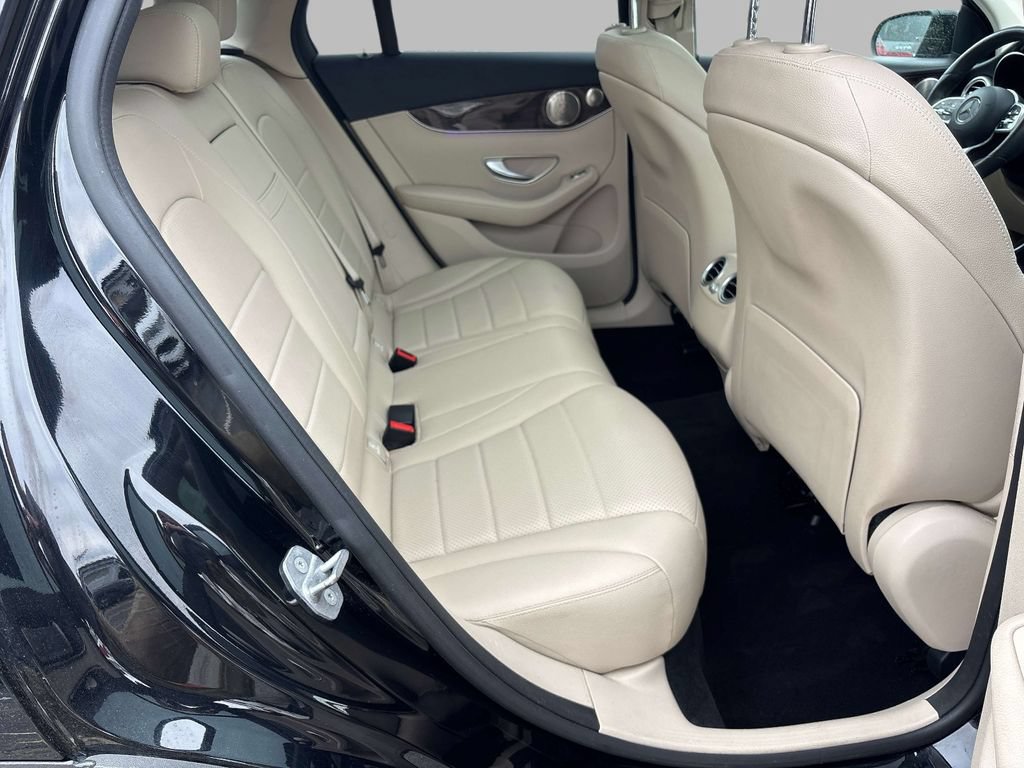 Used 2021 Mercedes-Benz GLC 300 4MATIC image 16