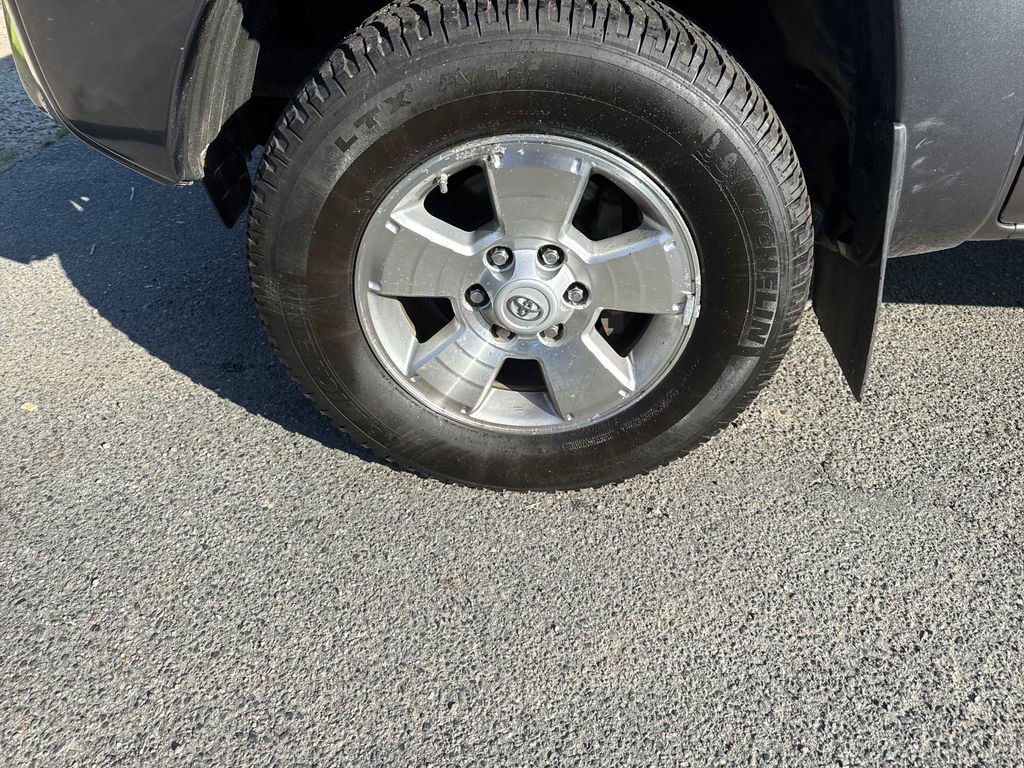 Used 2015 Toyota Tacoma 4x4 Access Cab V6 w/ TRD Sport Package image 10