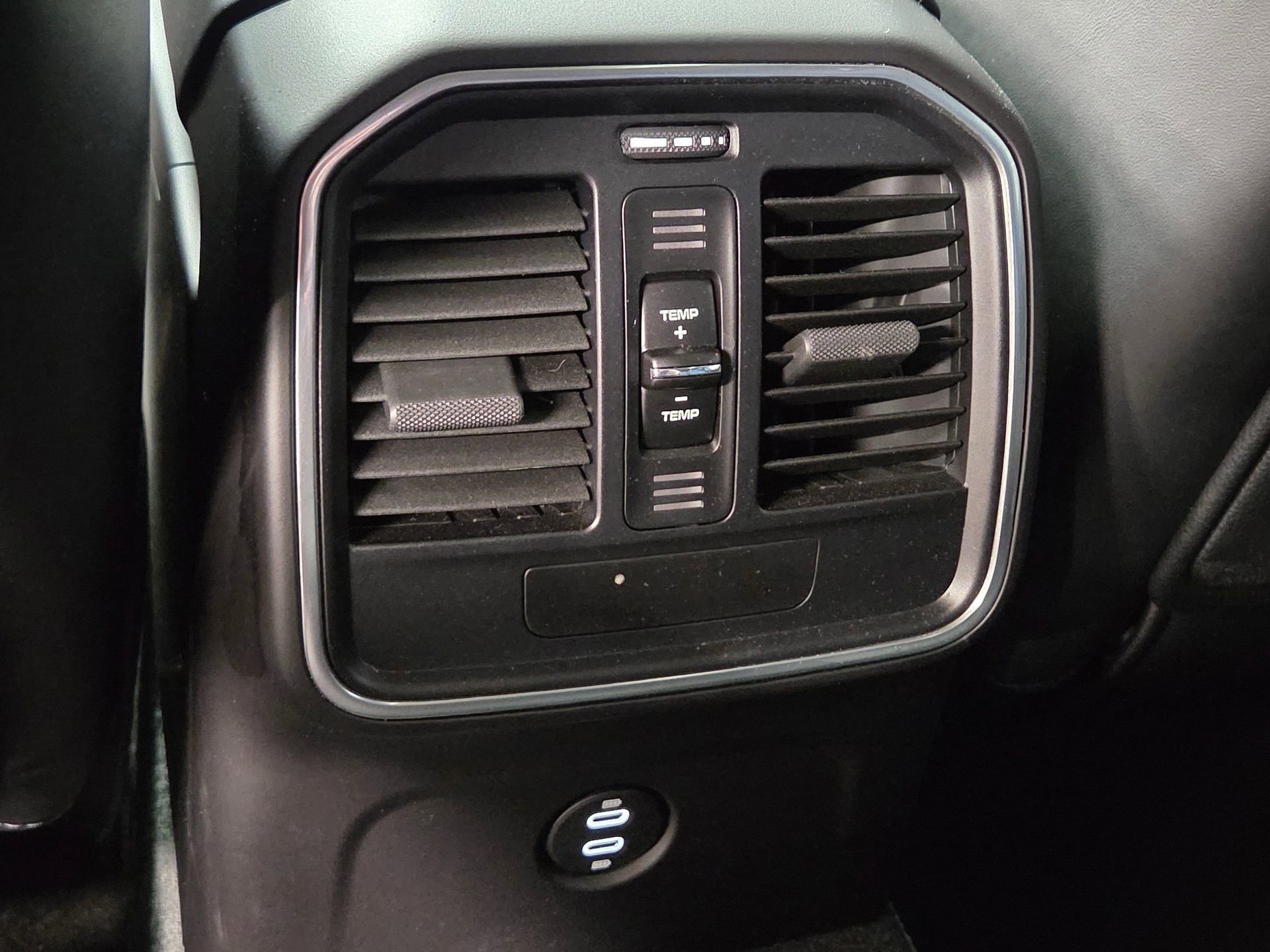 Certified 2024 Porsche Macan Turbo image 12