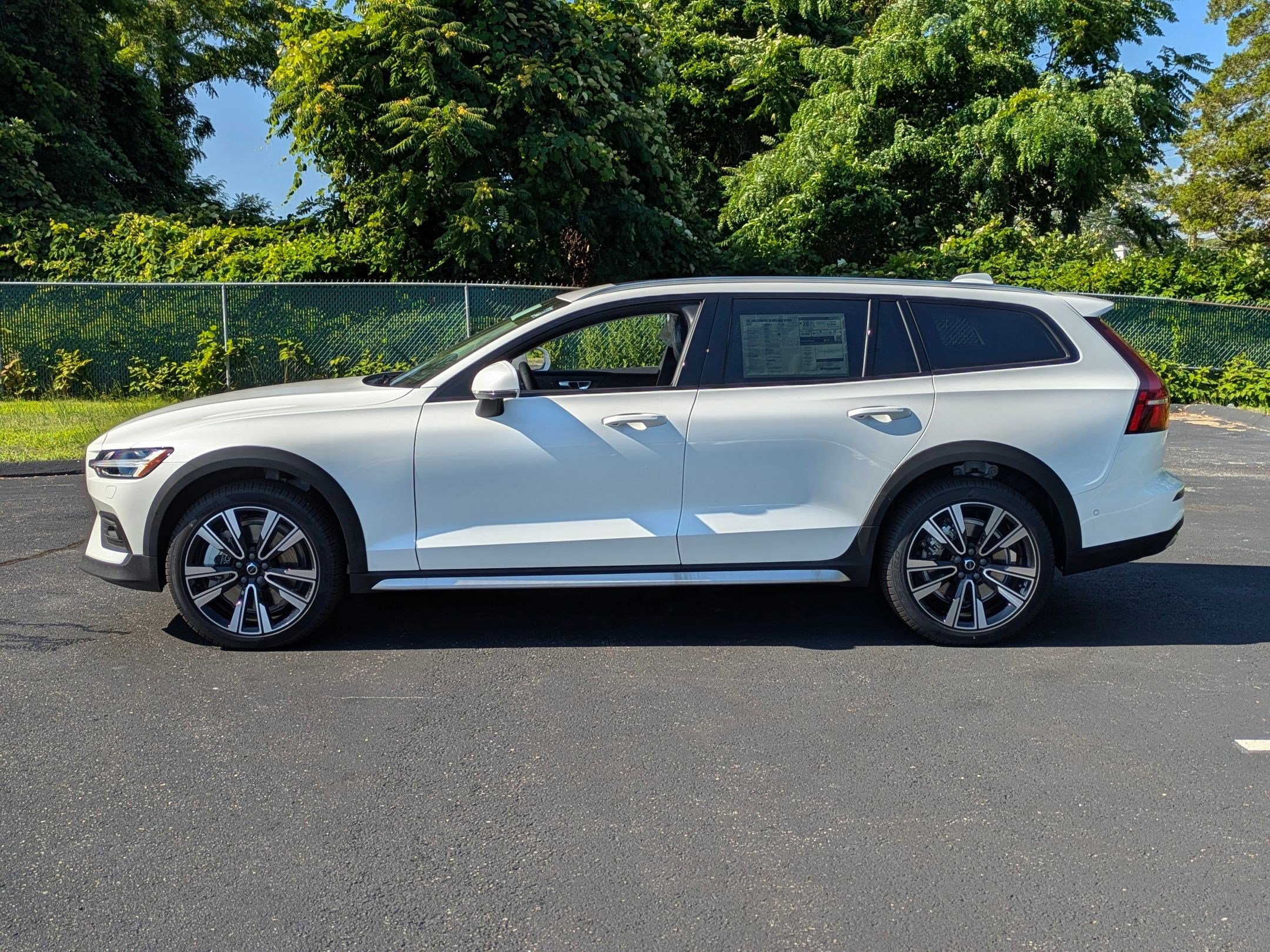 New 2026 Volvo V60 B5 Cross Country Ultra w/ Protection Package Premier image 2