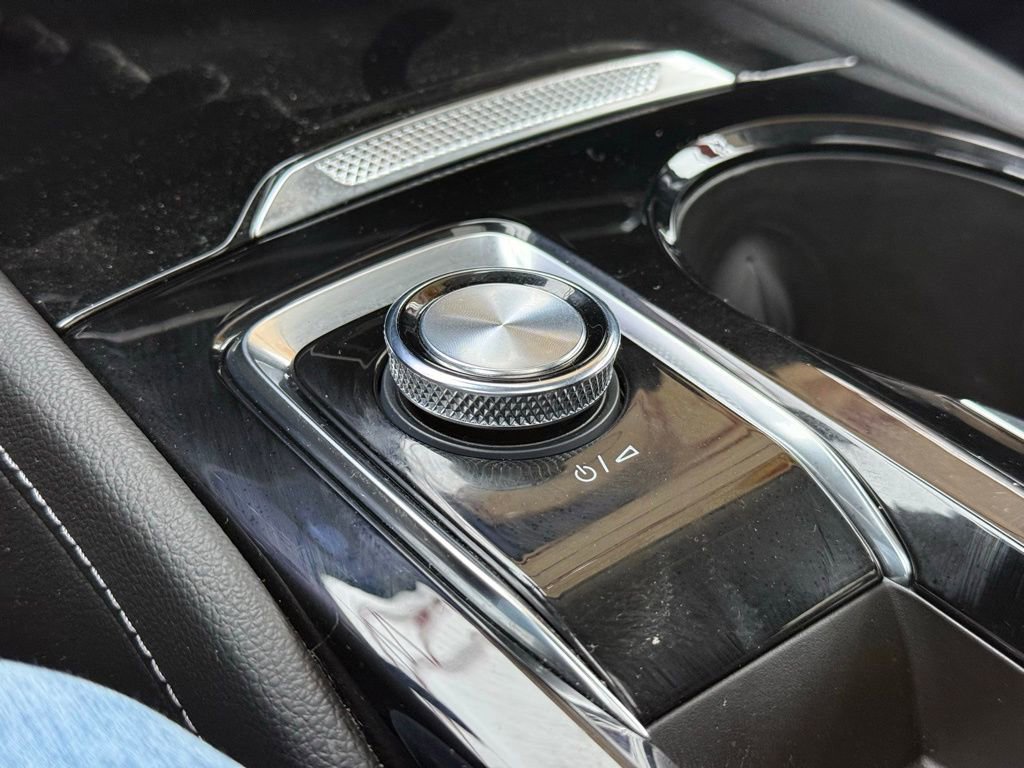 Used 2024 Buick Envision Avenir AWD/4WD image 23