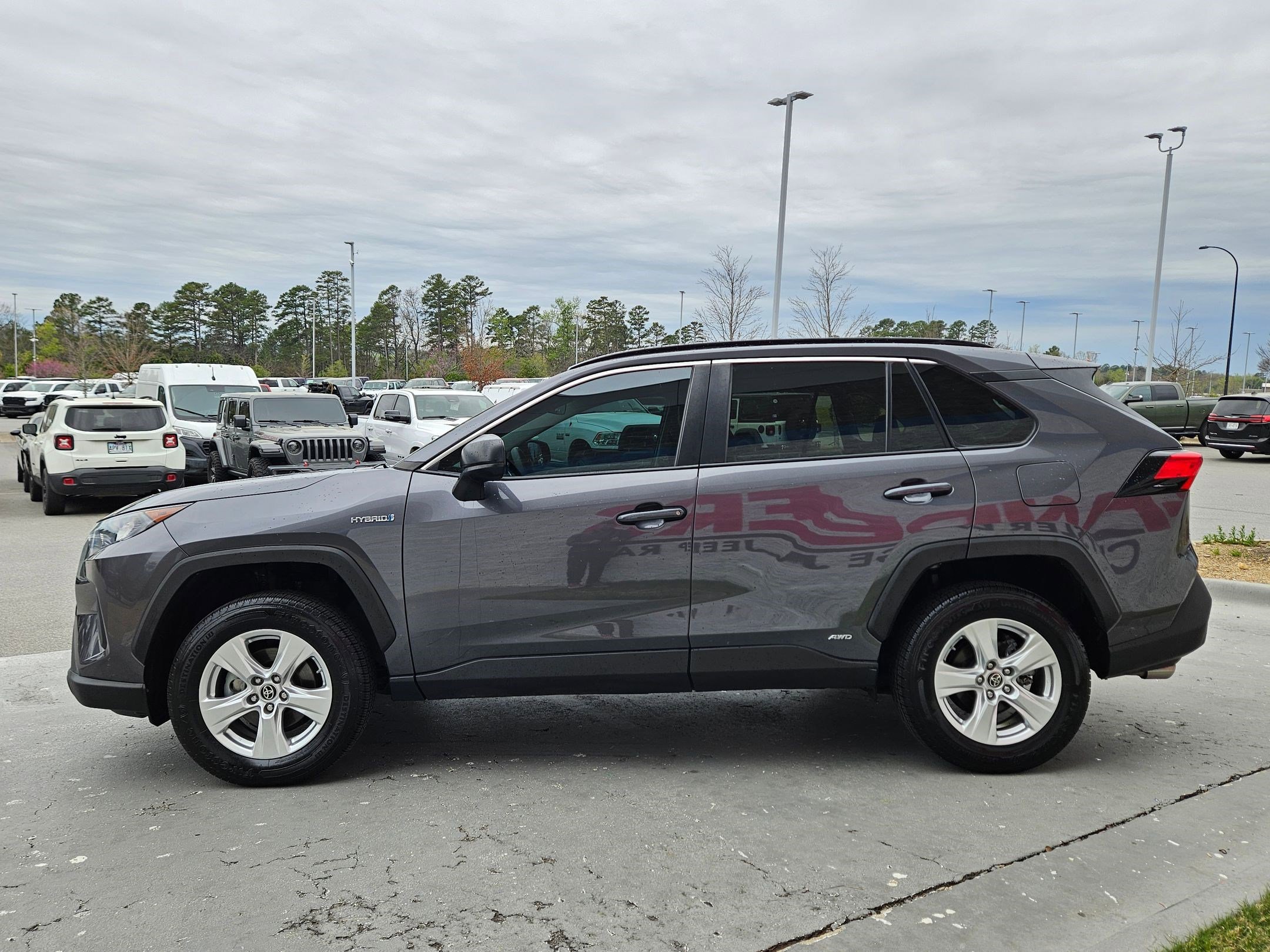 Used 2021 Toyota RAV4 LE image 4