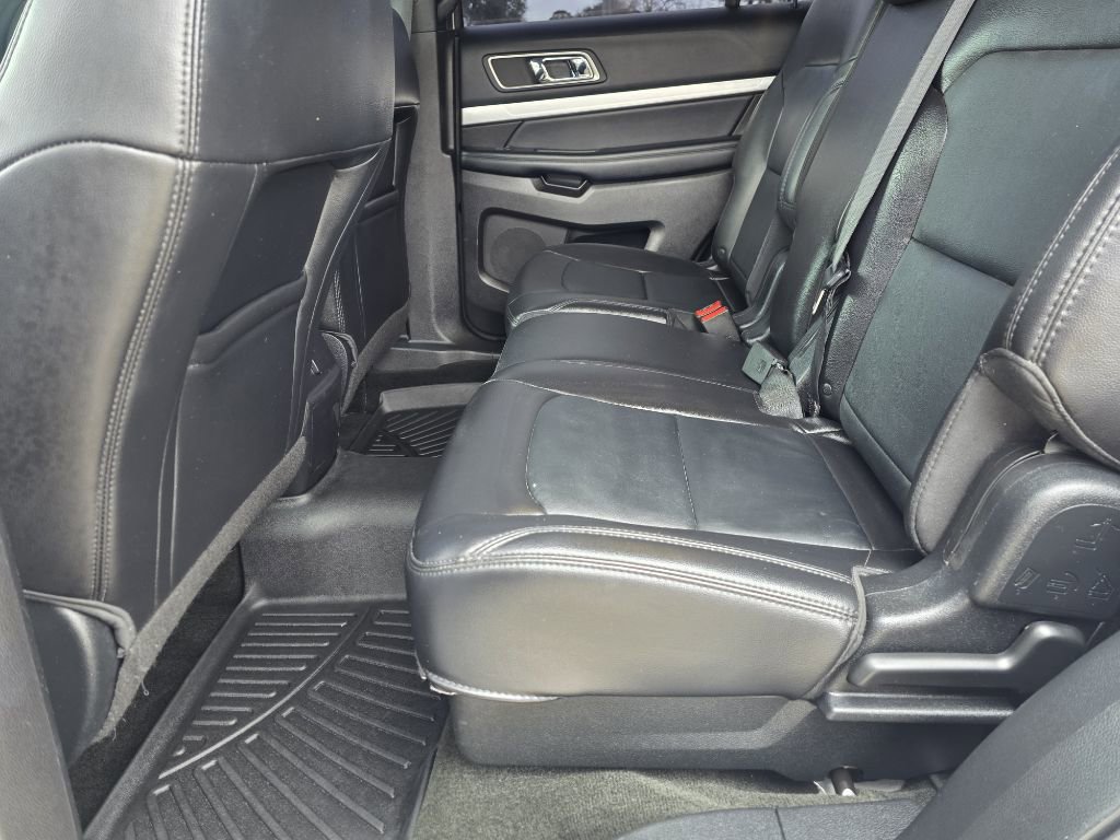 Used 2017 Ford Explorer XLT w/ Equipment Group 202A image 21